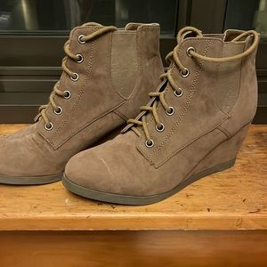 Size 7 light brown heel booties